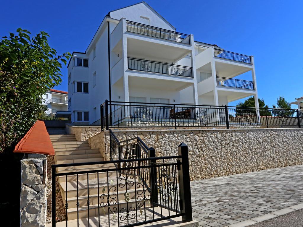Lovely Apartment With Beautiful Pool Primošten Zewnętrze zdjęcie